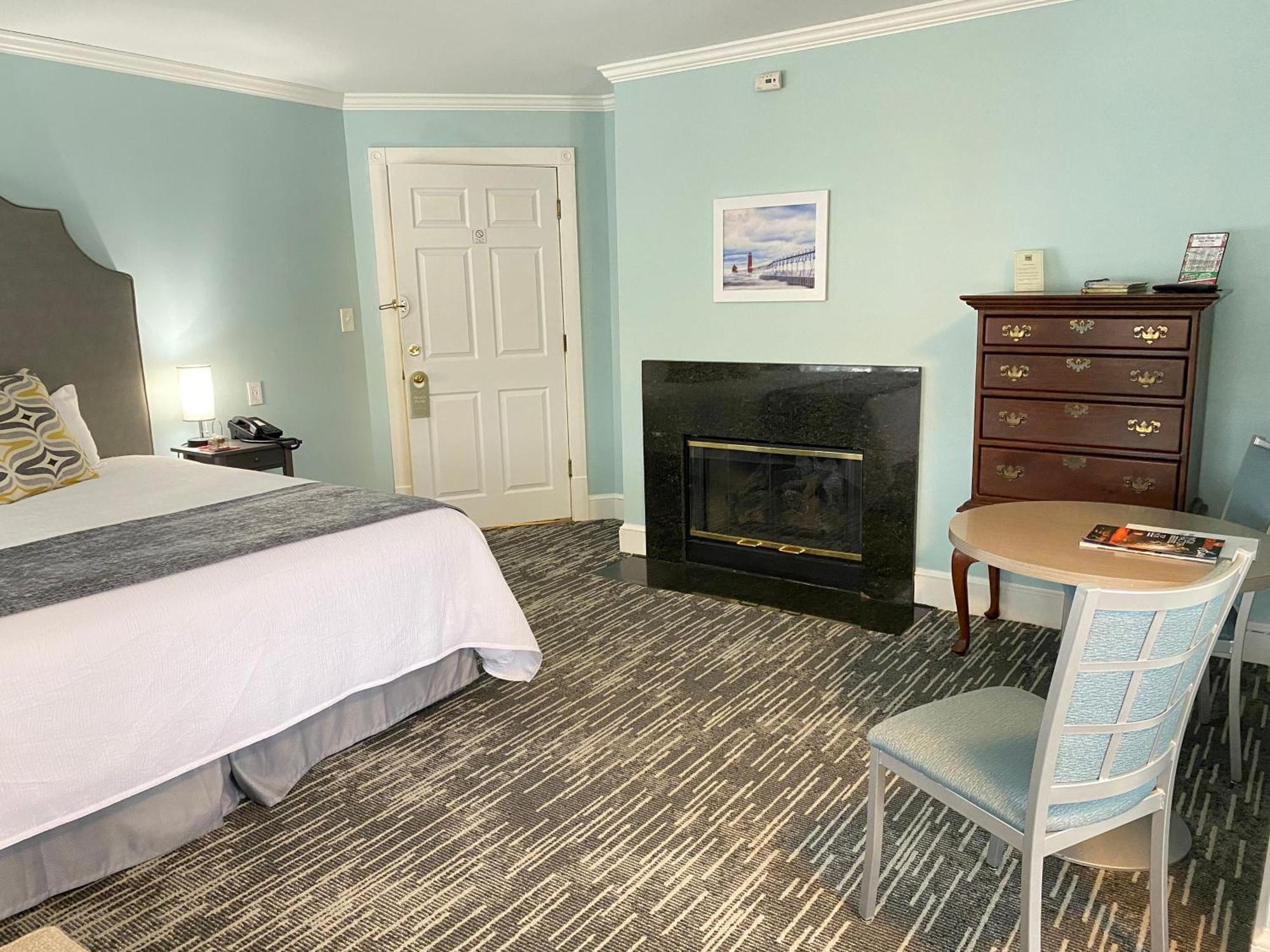 Harbor House Inn Grand Haven Habitación foto